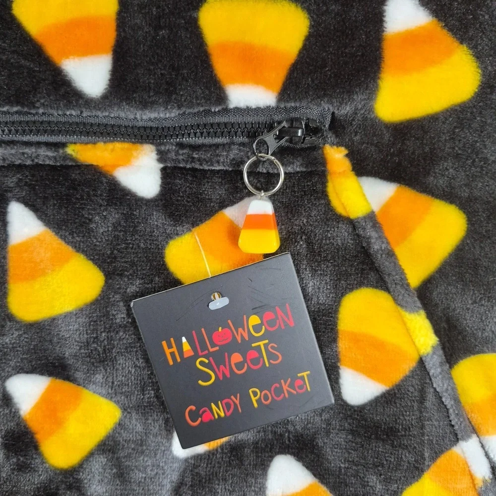 Throwzy By Marlo Lorenz Blanket Pullover Women's One Size‎ Halloween Candy NWT